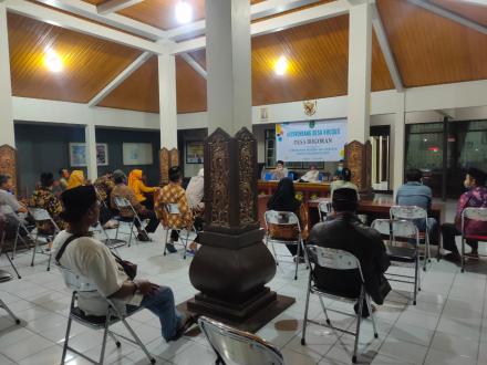 Musyawarah Desa Khusus Desa Bogoran. Finalisasi dan Penetapan keluarga miskin calon penerima BLT-Dan